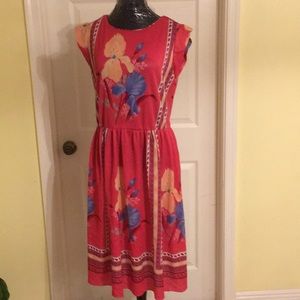 Size 8- 10 vintage ladies dress. Beautiful